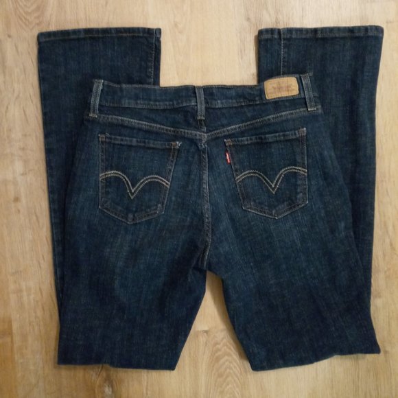 Levi's 10L - (Pre-loved) - Picture 6 of 11